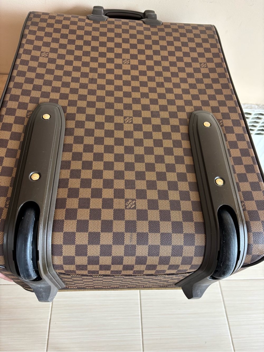 Authentic Louis Vuitton pegase 70 damier ebene suitcase w/accesories - Picture 6 of 9